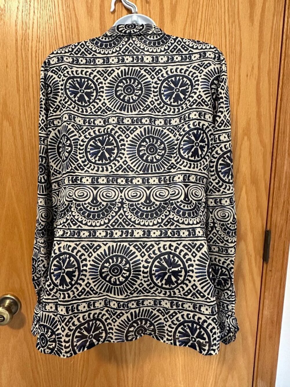 Tory Burch Cotton Geometric Print Button-Down Shirt Long Sleeve Navy Cream. 10 - Picture 4 of 7